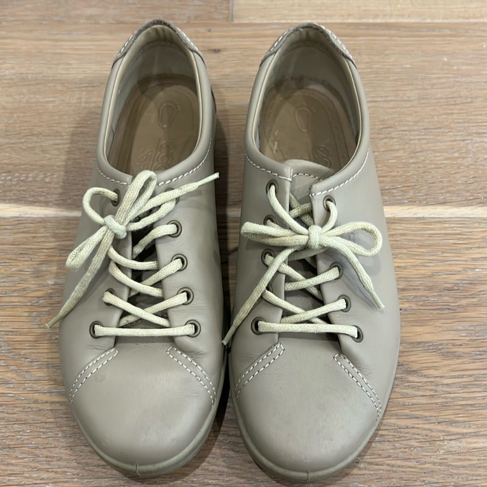 Ecco Ladies Shoes